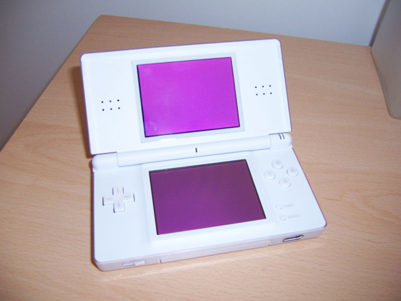 800px-Nintendo-DS-Lite-Purple-Screen.jpg